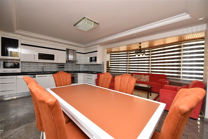 Пентхаус с четырьмя спальнями в районе Махмутлар