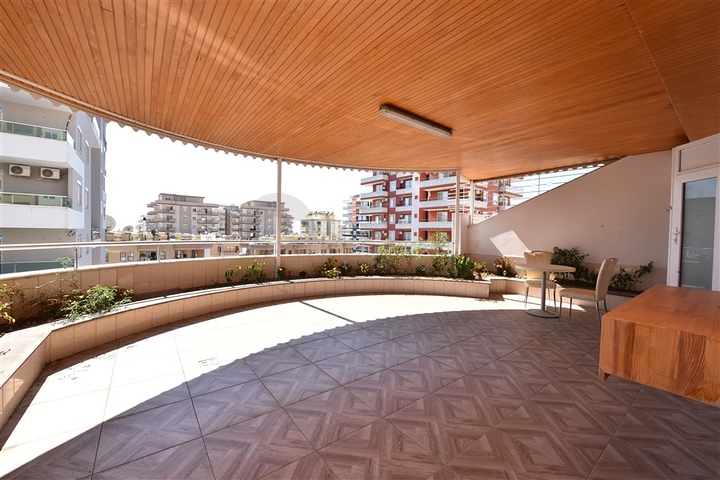 Пентхаус с четырьмя спальнями в районе Махмутлар