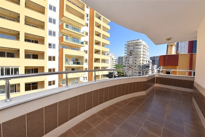 Пентхаус с четырьмя спальнями в районе Махмутлар