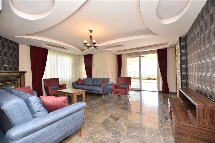 Пентхаус с четырьмя спальнями в районе Махмутлар