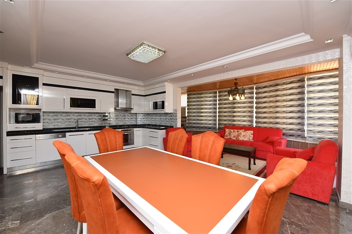 Пентхаус с четырьмя спальнями в районе Махмутлар