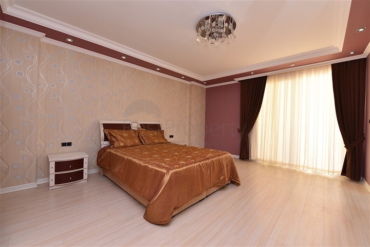 Пентхаус с четырьмя спальнями в районе Махмутлар