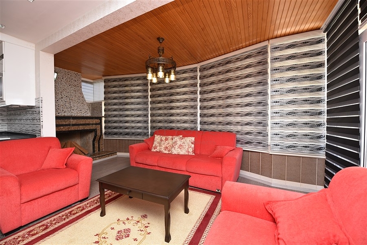 Пентхаус с четырьмя спальнями в районе Махмутлар