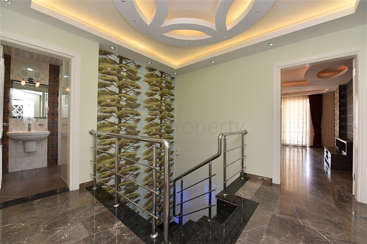 Пентхаус с четырьмя спальнями в районе Махмутлар