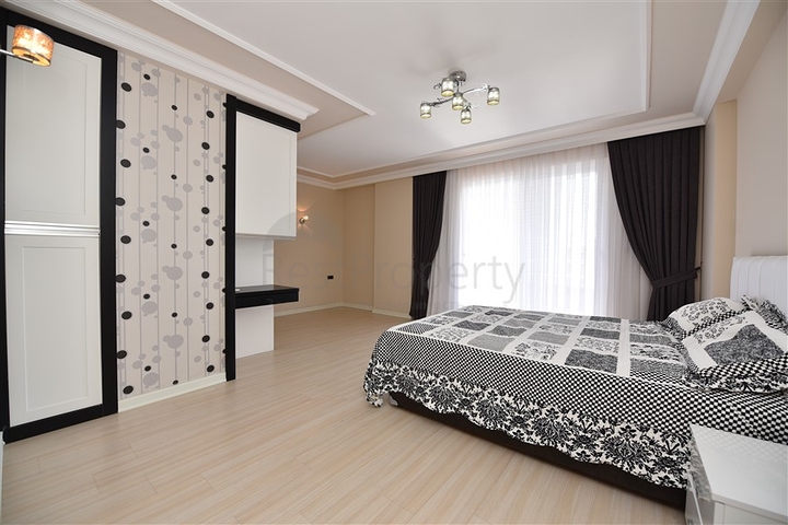 Пентхаус с четырьмя спальнями в районе Махмутлар