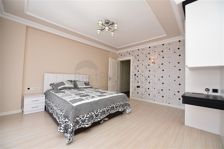 Пентхаус с четырьмя спальнями в районе Махмутлар