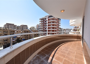 Пентхаус с четырьмя спальнями в районе Махмутлар