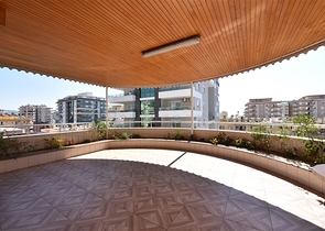 Пентхаус с четырьмя спальнями в районе Махмутлар