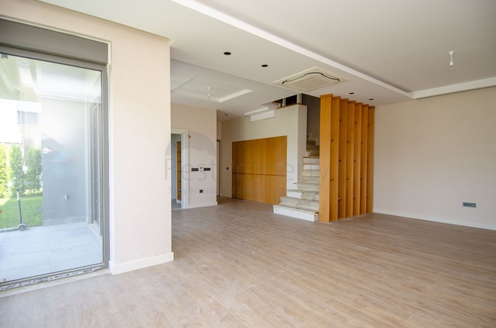 Просторные готовые виллы 6+1 в районе Коньяалты Анталья