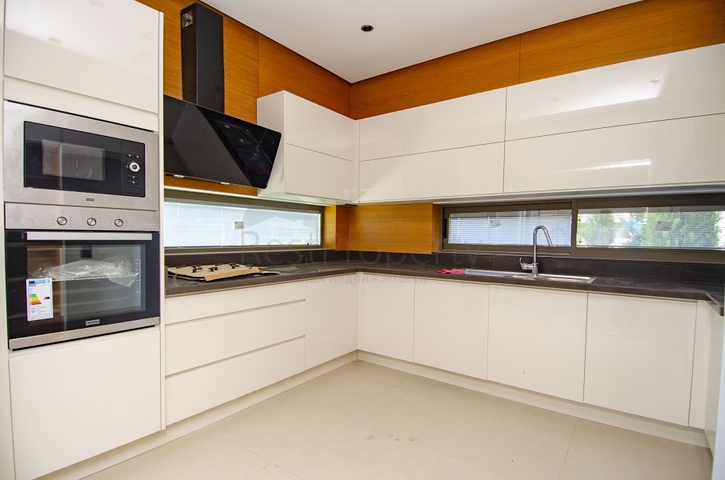 Просторные готовые виллы 6+1 в районе Коньяалты Анталья