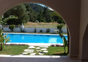 Квартира 1+1 с мебелью в Чамьюва Кемере 