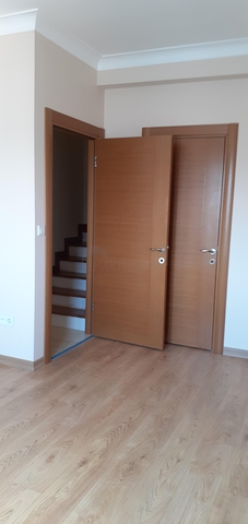 Пентхаус 3+2 с собственным террасом в новом доме 