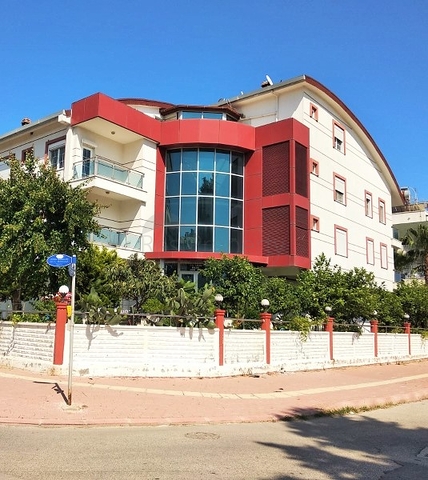 Трёхкомнатная квартира в районе Гюрсу в Анталии