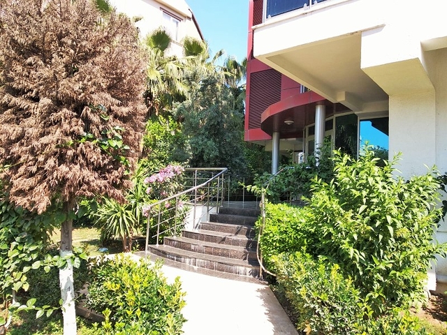 Трёхкомнатная квартира в районе Гюрсу в Анталии