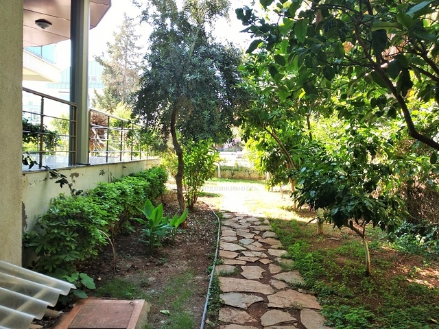 Трёхкомнатная квартира в районе Гюрсу в Анталии