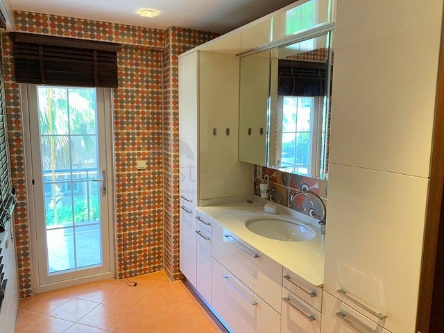 Трёхкомнатная квартира в районе Гюрсу в Анталии