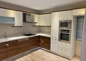 Трёхкомнатная квартира в районе Гюрсу в Анталии