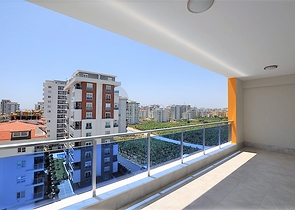 Просторная двухкомнатная квартира в Алании с отличной инфраструктурой