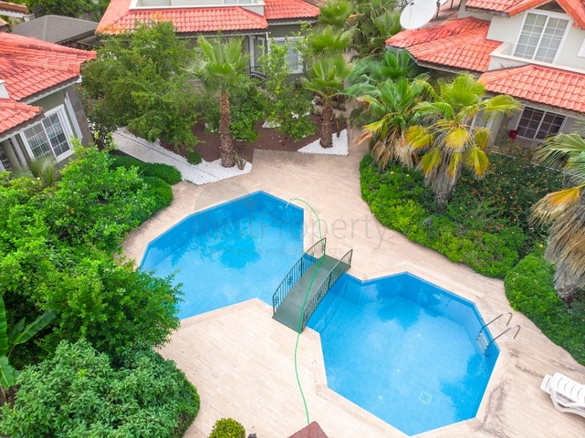 Вилла 3+1 в центре курортного города Кемер