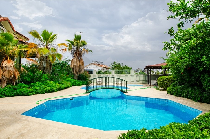 Вилла 3+1 в центре курортного города Кемер