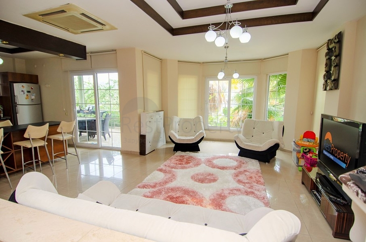 Вилла 3+1 в центре курортного города Кемер