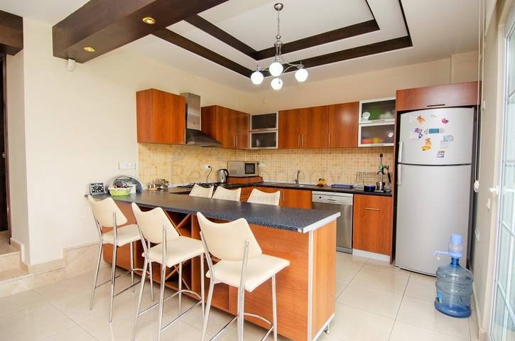 Вилла 3+1 в центре курортного города Кемер