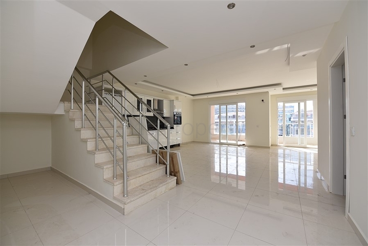 Пентхаус 2+1 в комплексе с отельной инфраструктурой в Кестеле