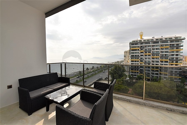 Квартира 1+1 в аренду на первой береговой линии в Махмутларе