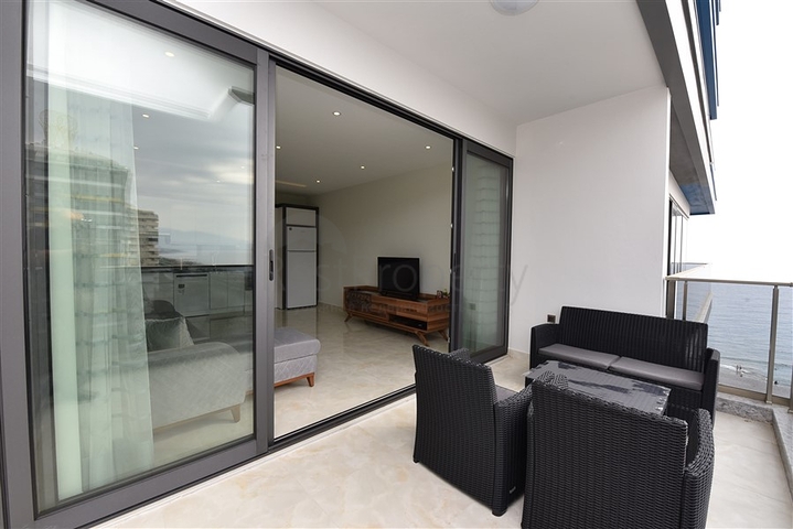 Квартира 1+1 в аренду на первой береговой линии в Махмутларе