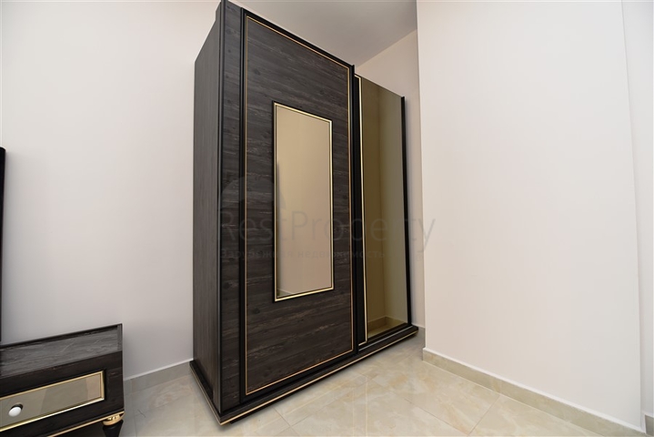 Квартира 2+1 с большой террасой в новом комплексе в Махмутларе