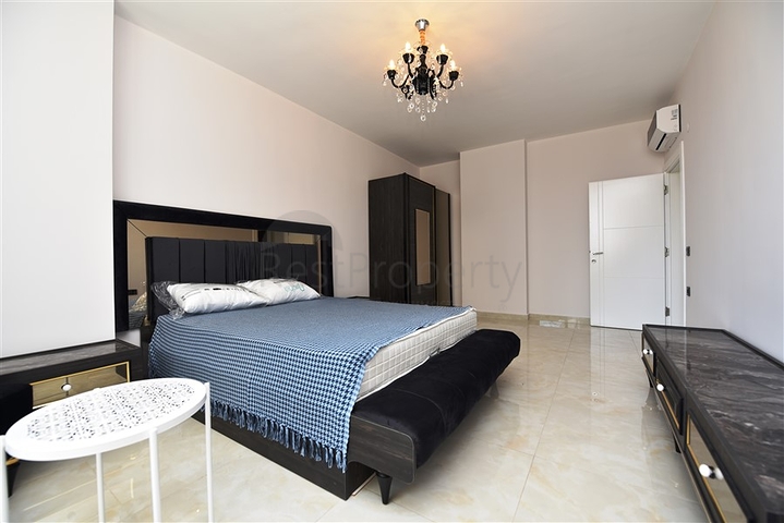 Квартира 2+1 с большой террасой в новом комплексе в Махмутларе