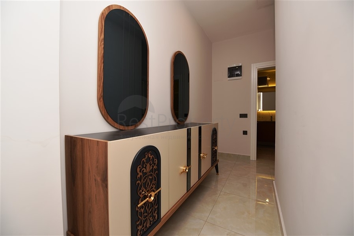 Квартира 2+1 с большой террасой в новом комплексе в Махмутларе