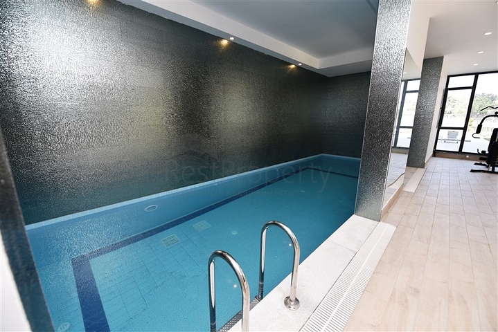 Квартира 2+1 с большой террасой в новом комплексе в Махмутларе