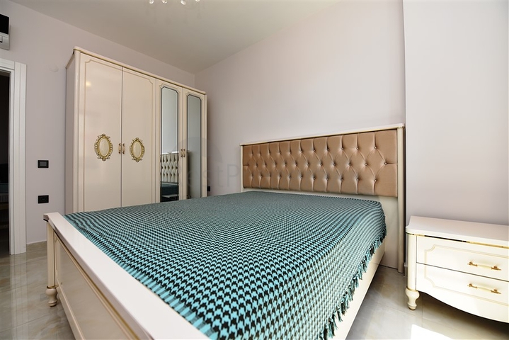 Квартира 2+1 с большой террасой в новом комплексе в Махмутларе