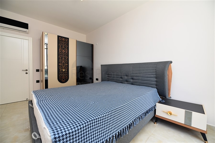 Квартира 2+1 с большой террасой в новом комплексе в Махмутларе