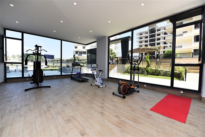 Квартира 2+1 с большой террасой в новом комплексе в Махмутларе