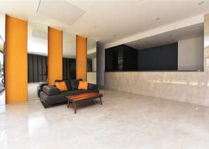 Квартира 2+1 с большой террасой в новом комплексе в Махмутларе