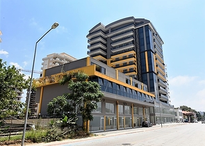 Квартира 2+1 с большой террасой в новом комплексе в Махмутларе