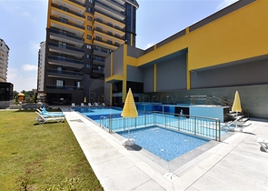 Квартира 2+1 с большой террасой в новом комплексе в Махмутларе