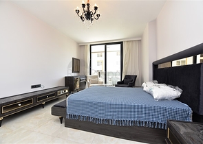 Квартира 2+1 с большой террасой в новом комплексе в Махмутларе