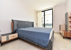 Квартира 2+1 с большой террасой в новом комплексе в Махмутларе