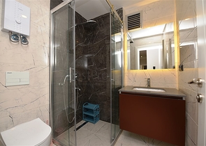 Квартира 2+1 с большой террасой в новом комплексе в Махмутларе