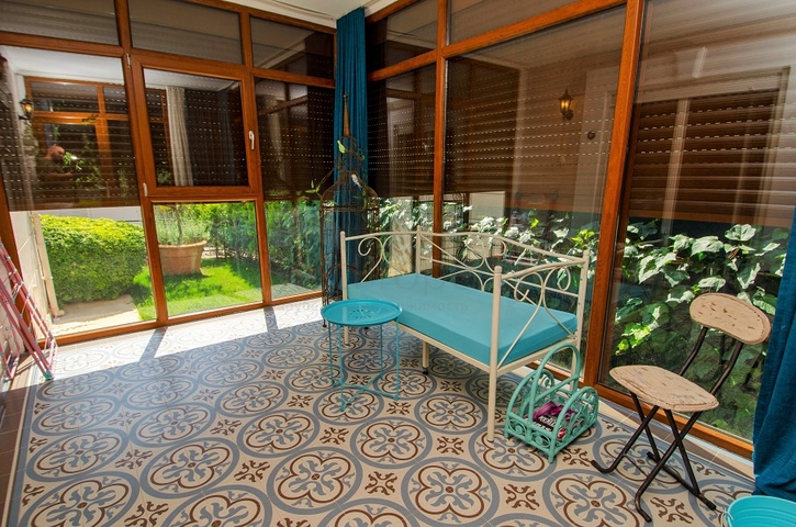 Вилла 6+2 в центре района Лара Анталья 200 м до моря