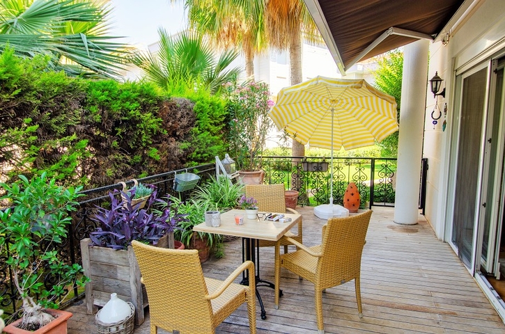 Вилла 6+2 в центре района Лара Анталья 200 м до моря