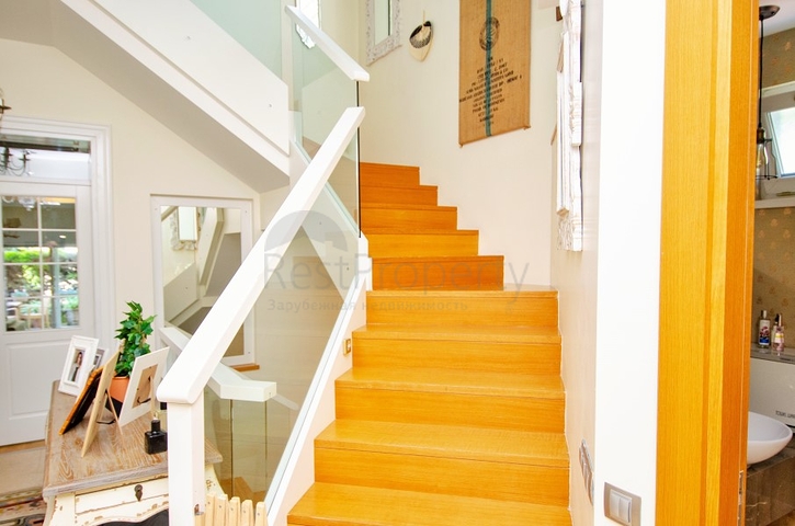 Вилла 6+2 в центре района Лара Анталья 200 м до моря