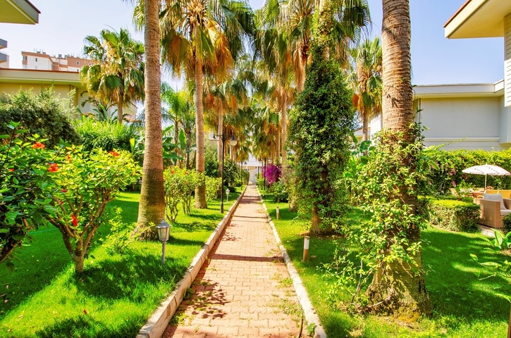 Вилла 6+2 в центре района Лара Анталья 200 м до моря