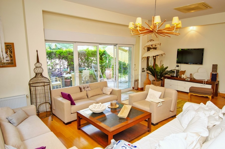 Вилла 6+2 в центре района Лара Анталья 200 м до моря