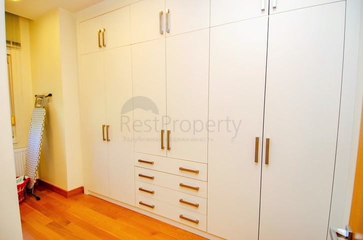 Вилла 6+2 в центре района Лара Анталья 200 м до моря