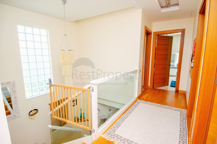 Вилла 6+2 в центре района Лара Анталья 200 м до моря