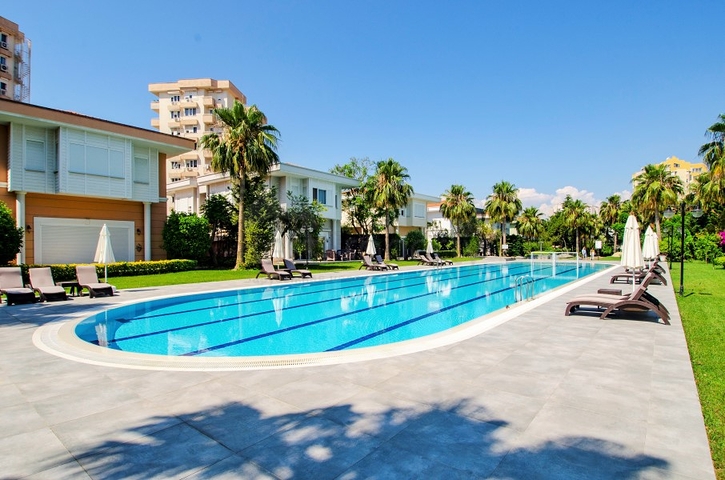 Вилла 6+2 в центре района Лара Анталья 200 м до моря